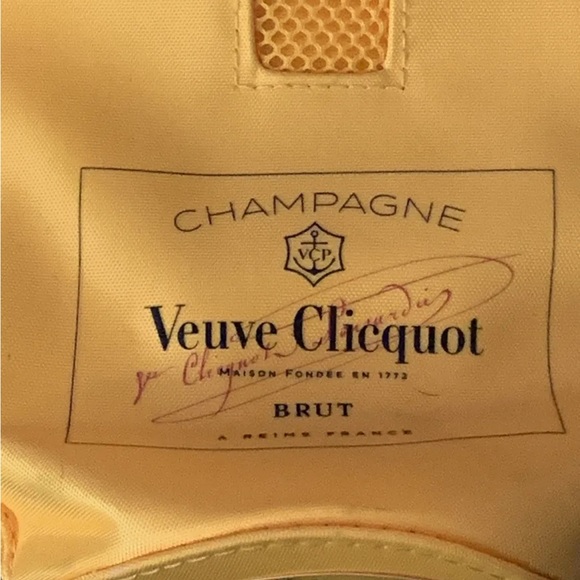 Veuve  Clicquot  insulated bag with handles - Picture 2 of 5
